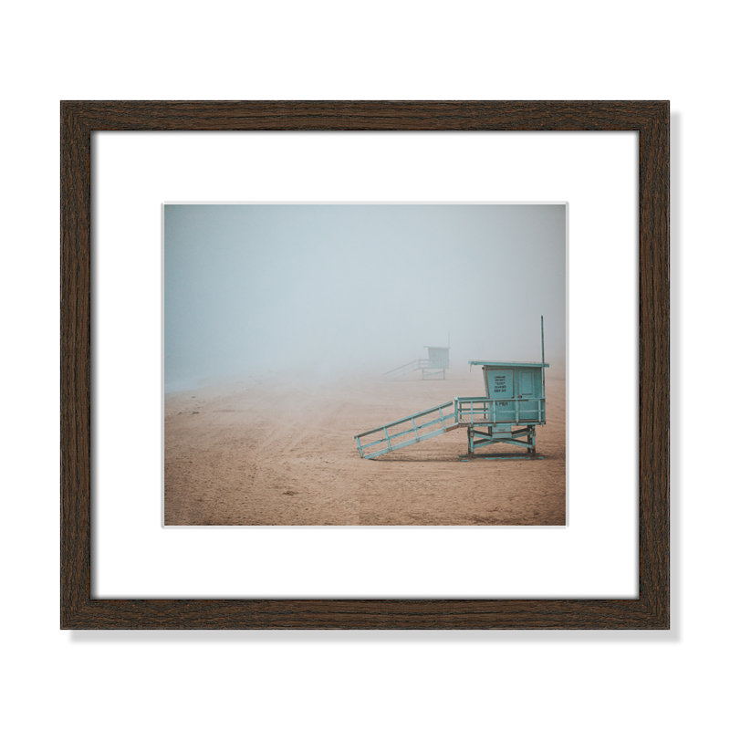 Manhattan Beach par Nathan Dumlao - reproduction d'art sur papier encadrée, H 13 po x l 15 po x P 0,75 po, Noyer