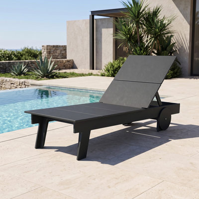 Chaise longue réglable en PEHD