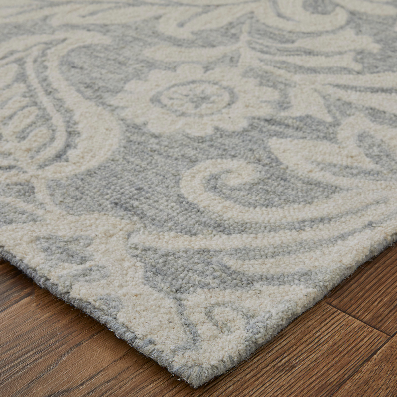 Armando Ivory Gray Hand-Tufted Floral Cotton Rug, Rectangle 2' x 3'