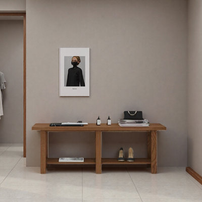 Table de présentation simple du magasin de vêtements