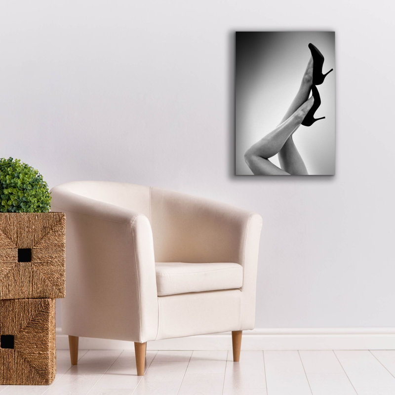 «Fashion Red 3» par Design Fabrikken, estampe numérique sur toile, H 26 po x l 18 po x P 0,75 po