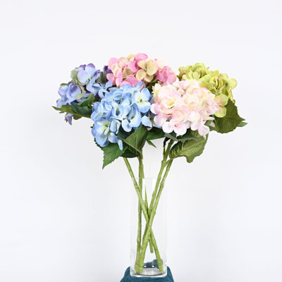 Arrangement floral d'hortensia artificiel printemps-été dans un vase, branches de verdure, jets de fleurs à longue tige avec de l'eau artificielle pour les centres de table de salle à manger, décoration de fête de mariage à l'intérieur