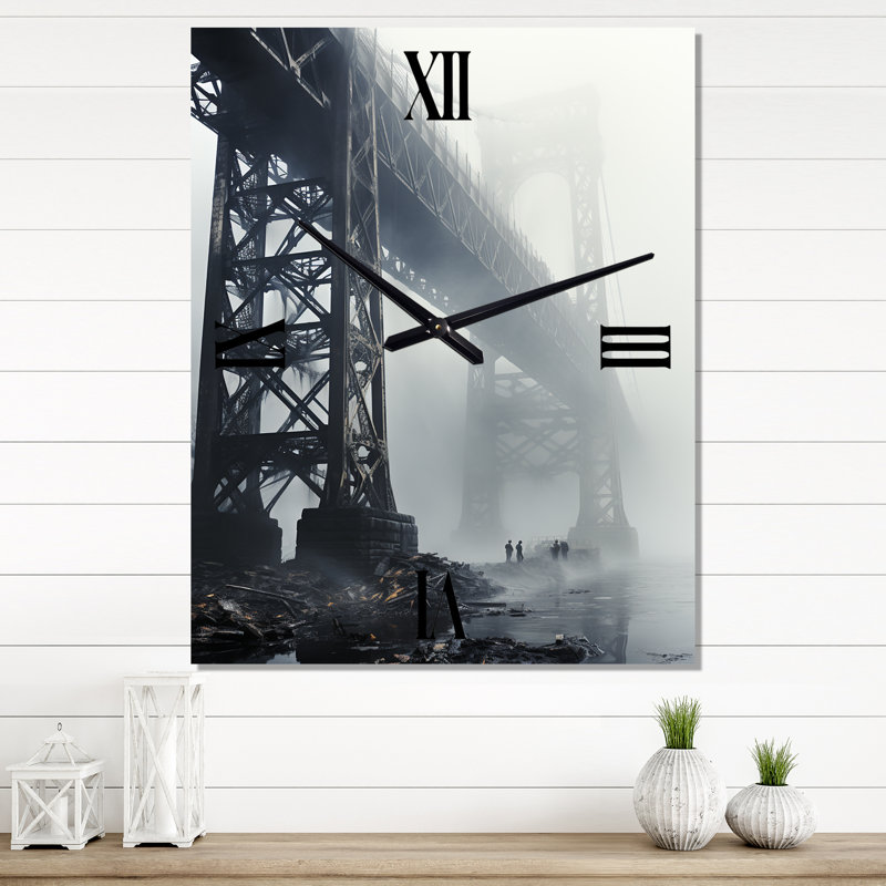 Horloge murale moderne Grey Bridge In Fog I - Cityscapes, H 32 po x l 24 po x P 1 po
