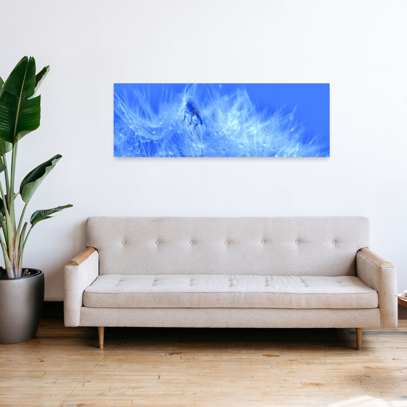 "Beetle bleu" sur pissenlit délicat serein contemporain, pissenlit, art mural nature, 48" H x 16" W