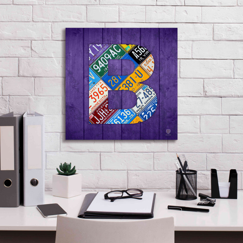 «B» par Design Turnpike, H 18 po x l 18 po x P 0,75 po
