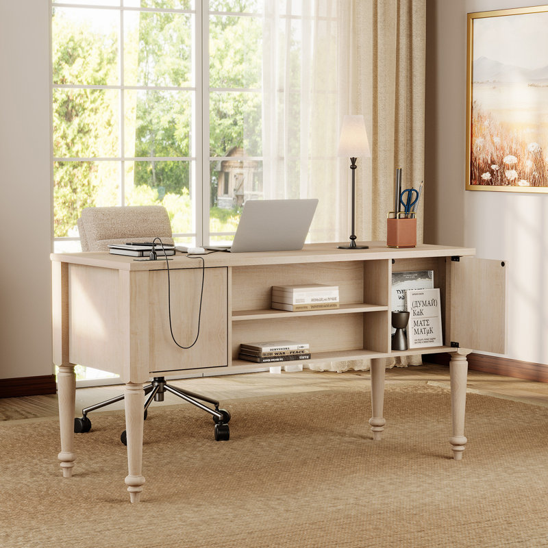 Bureau de direction 56 po avec 5 tiroirs, bureau d'ordinateur en bois avec station de charge, bureaux à domicile avec compartiment de rangement arrière, chêne clair