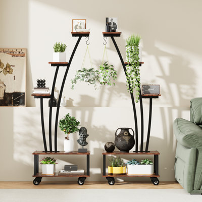 Ensemble de 2 supports à plante courbés en métal à 5 niveaux avec roulettes verrouillables et crochets de suspension, grande tablette de présentation de plantes à plusieurs niveaux, support à fleurs mobile pour salon d'intérieur, entrée, balcon, finition grain de bois rustique