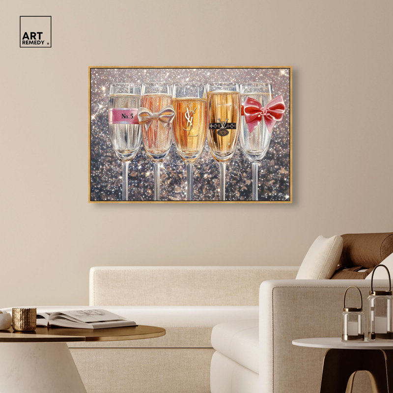 «Champagne Glasses Glitz» par Art Remedy, H 37 po x l 55 po, Cadre flottant, Gold