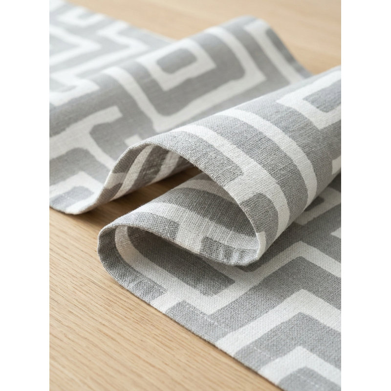 Chemin de table intérieur / extérieur gris clair Nomad Maze 14 x 72 po, Light Grey