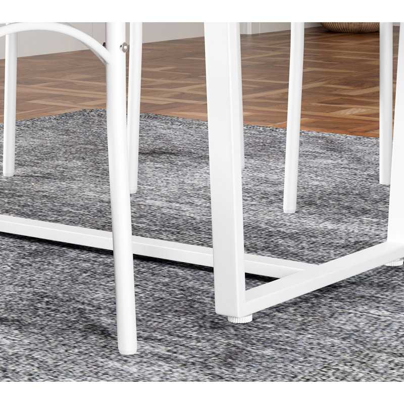 Ensemble de table et de chaises de style industriel quatre pièces avec dossier, structure solide pour les espaces de repas et de rassemblement