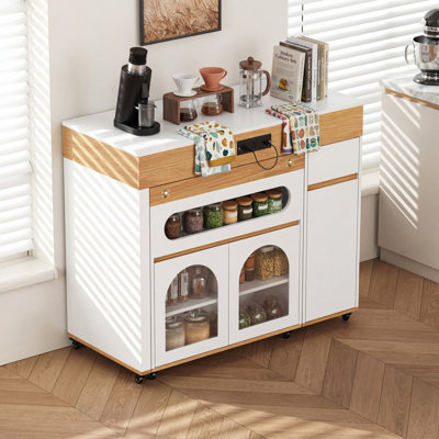 Ensemble de cuisine et de salle à manger multifonctionnel de couleur naturelle et blanc cassé, avec plateau de table extensible extra-long, tiroirs, douilles, roues de frein et îlot mobile qui sert également de rangement.