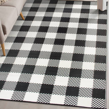 Black and White Buffalo Check Plaid Rug Christmas Entryway via