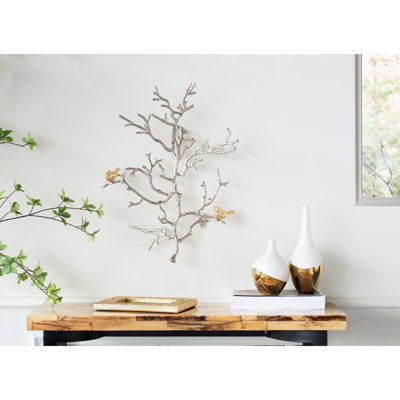 Décoration murale 17 po x 5,5 po x 22 po avec accents d'oiseaux, 2 pièces. Tranquille moderne. Argent et or. Caractéristiques de 2 pièces en aluminium à 100%. Tranquillité décorative et mélange doré pour la maison. Artisanat