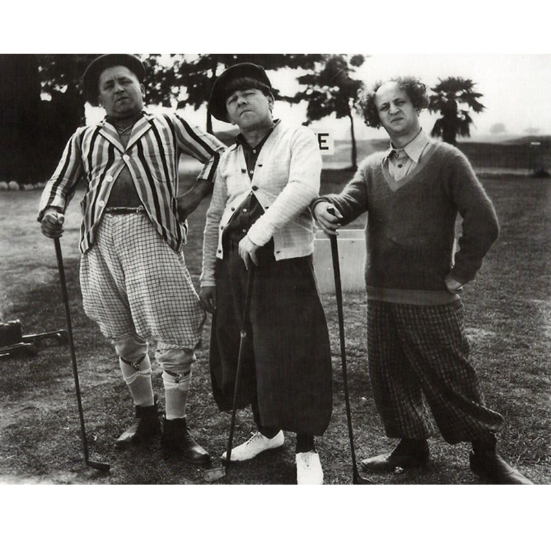 Trois golfeurs avec un ami, H 28 po x l 36 po
