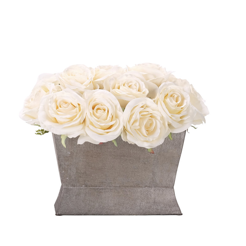 Rose, blanc crème, auge en métal, l 11 x P 8 x H 9