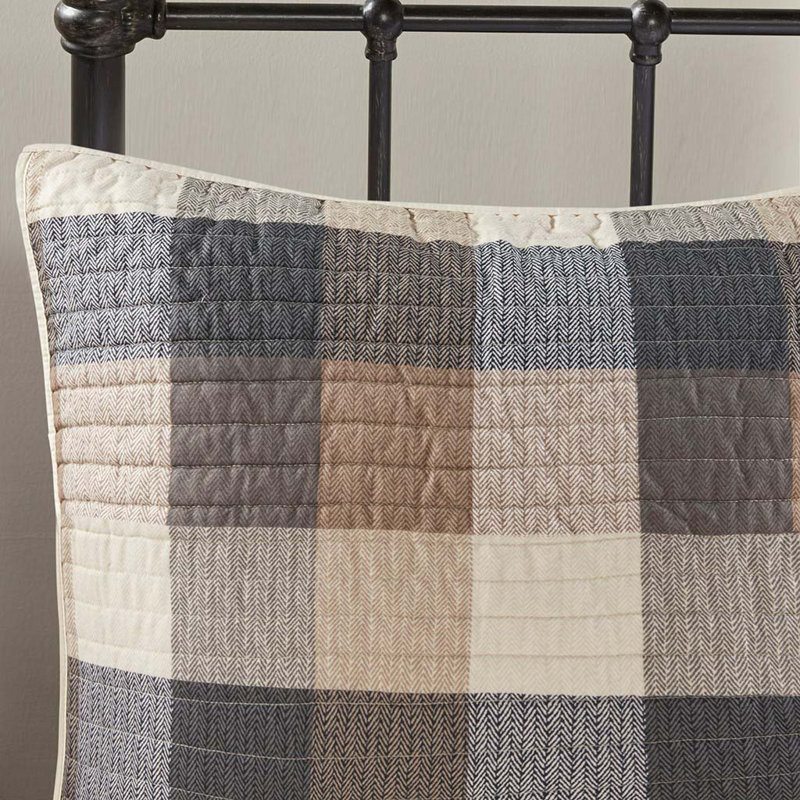 Full Gray Reversible Herringbone Quilt Set with Throw Pillows