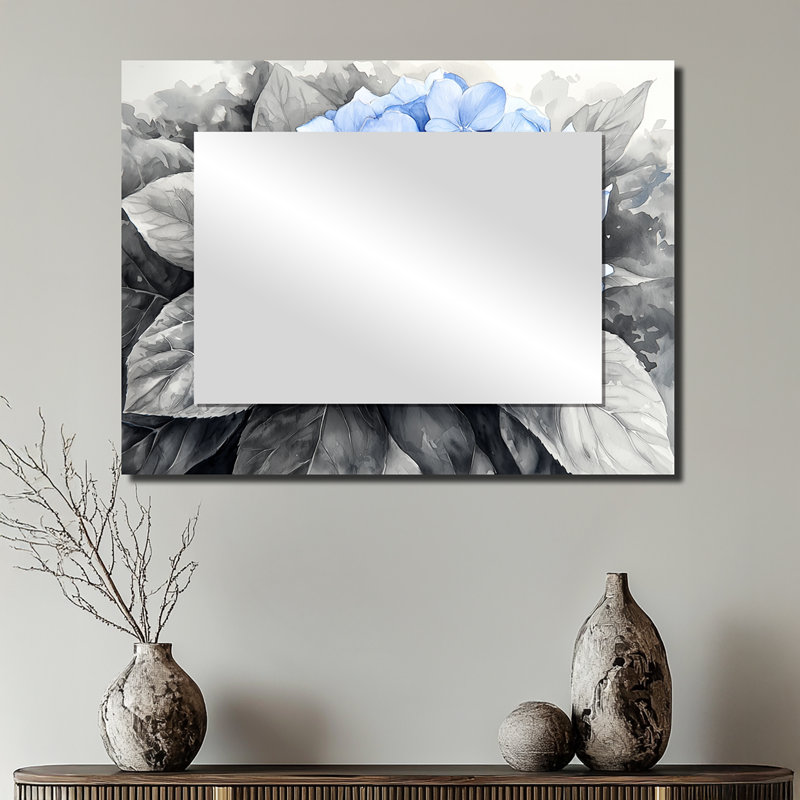 Hortensia bleu dans un jardin monochrome II - décoration murale miroir floral - imprimé sur métal, 24 po x 32 po