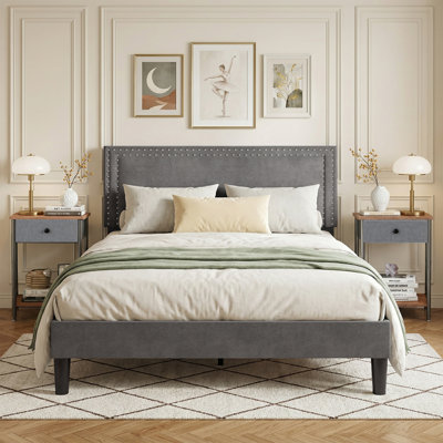 Ensemble de chambre en velours capitonné avec lit et 2 tables de chevet, aucun lit plateforme tapissier requis