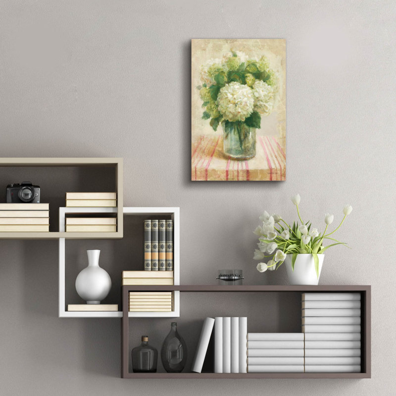  «Cottage Hydrangeas In White» par Danhui Nai, art mural en verre acrylique, H 24 po x l 16 po x P 0,2 po