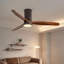 Ventilateur de plafond encastré de taille moyenne à grande avec pales en bois massif, lumière DEL intégrée et télécommande, 52 po, conception à profil bas