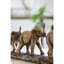 Sculpture décorative de famille d'éléphants avec finition cuivre antique, trio d'éléphants réalistes en polyrésine pour tablette, manteau de cheminée, table ou centre de table, 18 po x 3 po x 7 po 