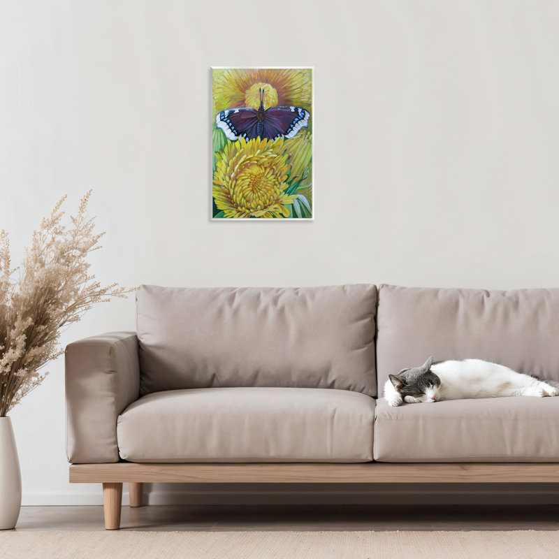 Plaque murale papillon et chrysanthèmes jaunes, design par Violeta Vollmer, H 15 po x l 10 po