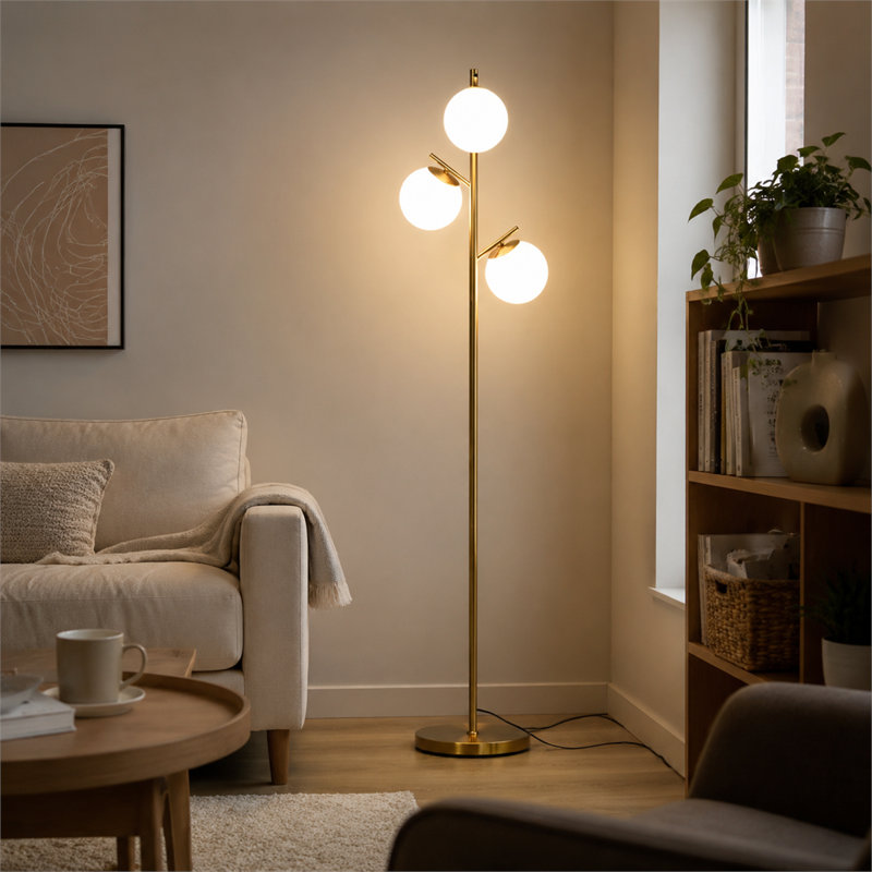 Lampe sur pied moderne à trois lampes en forme d'arbre doré - Abat-jour sphérique créatif - Idéal pour les salons, les chambres et les bureaux - Éclairage luxueux