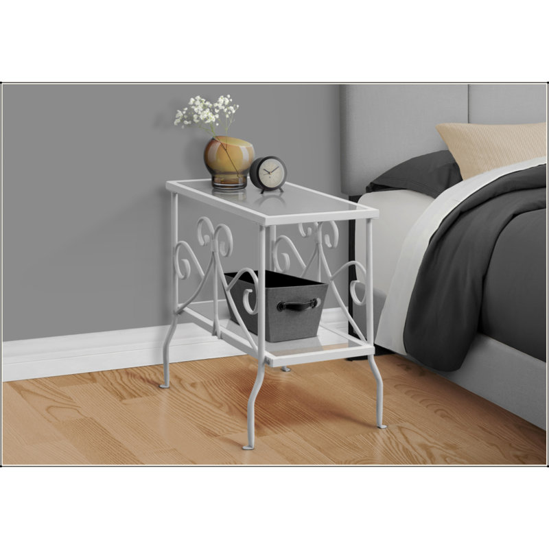 Table de chevet polyvalente en verre et en métal pour la chambre à coucher et le salon, alliant style et fonctionnalité.