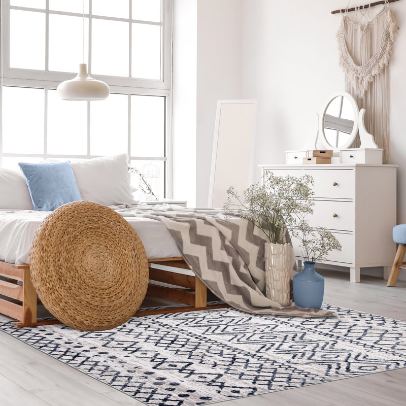 Aajah Geometric Indoor Rug, Rectange 3'11" x 5'7"