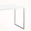 Bureau d'ordinateur Caterina avec finition en stratifié blanc et structure en métal argenté, H 29,7 po x l 47,09 po x P 23,6 po