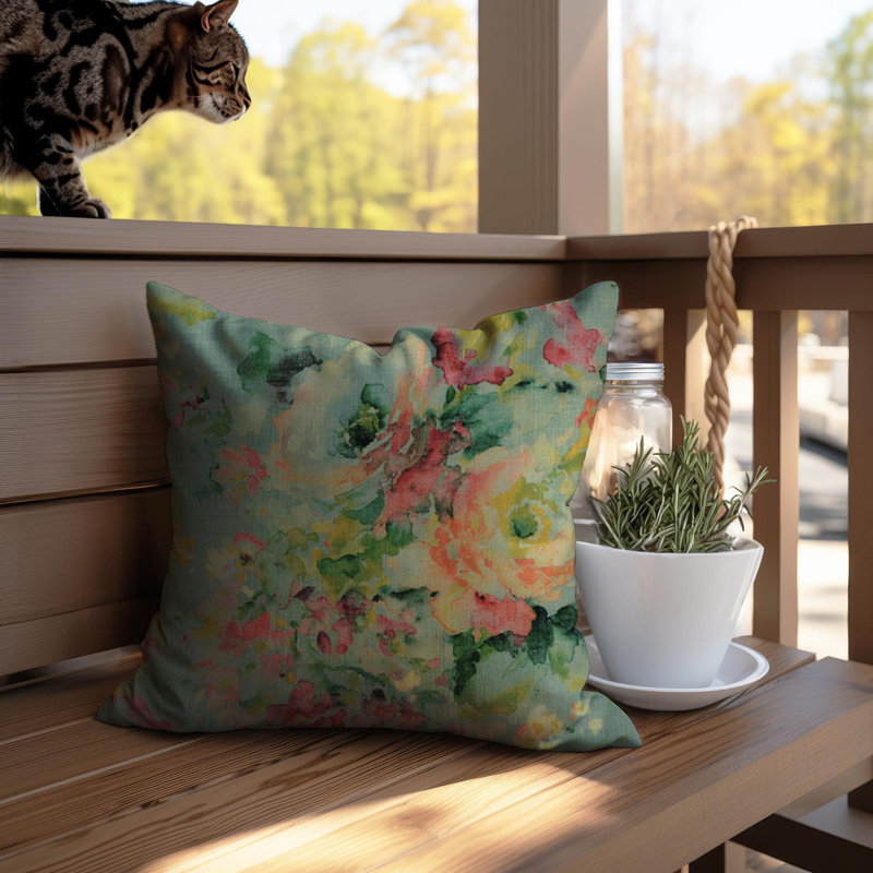 Coussin floral en lin rose rosé, H 17 po x l 17 po