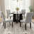 Table noire avec chaises beiges
