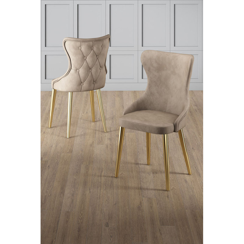 Ensemble de chaises élégantes 6 pièces, cappuccino et or | Structure 100% métal, envers en contreplaqué, tissu Babyface | Dimensions: 17,7 po x 35,8 po x 18,1 po | Sièges en mousse: dossier 22 sièges et siège 28 sièges | Design moderne et glamour pour une salle à manger ou un salon élégant