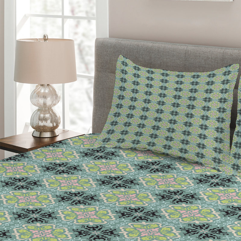 Traditional Polyester Floral Coverlet, King Bedspread + 2 Shams