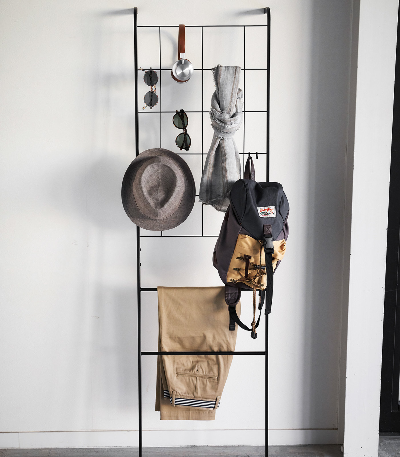 Tower Leaning Blanket Ladder, Black