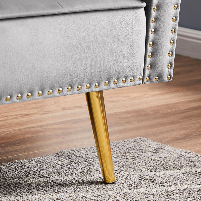 Instructions d'assemblage pour canapé confortable en velours gris avec base en métal et sièges spacieux