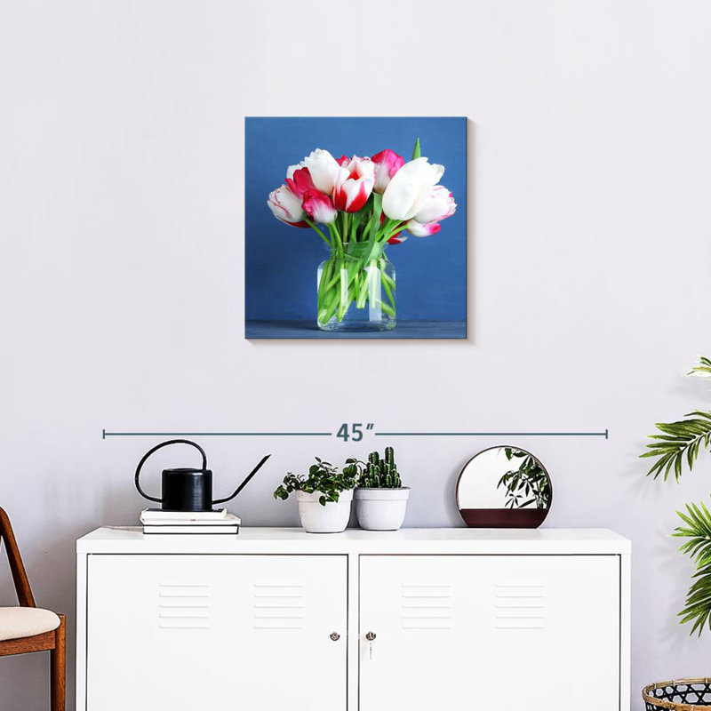 Harnek Tulips In Glass