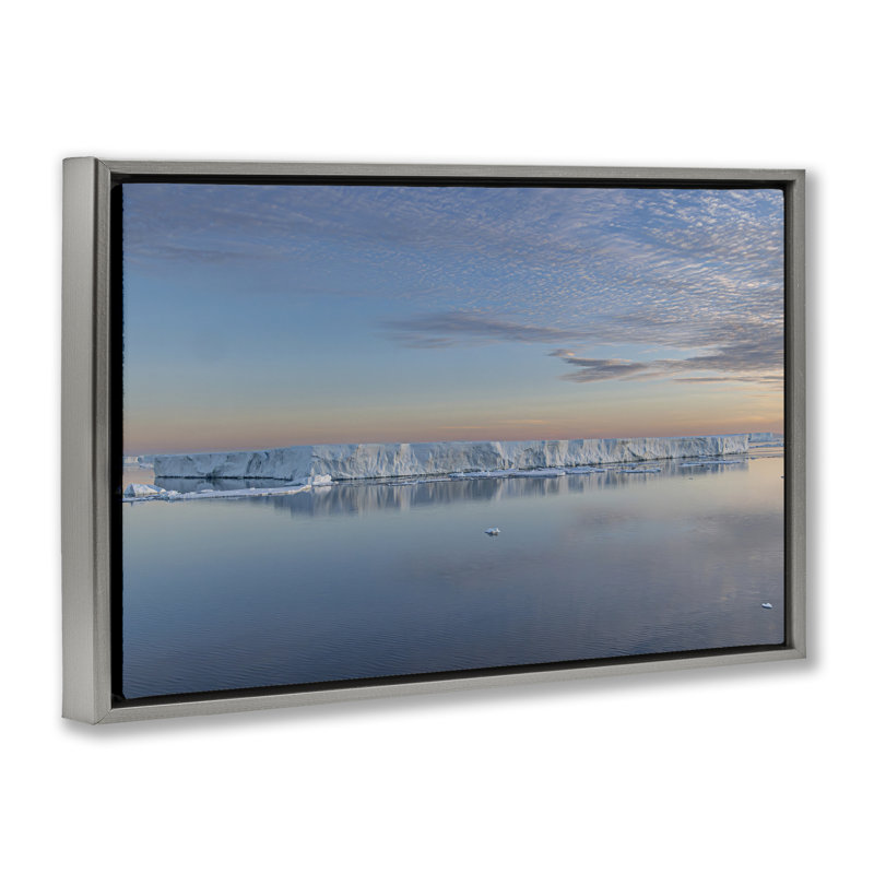 Cadre flottant Iceberg Ocean Reflection, design par Richard Silver, H 17 po x l 25 po, Cadre flottant gris lustré