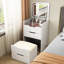 Coiffeuse moderne avec miroir intégré, plateau en verre et rangement rabattable pratique pour la chambre à coucher