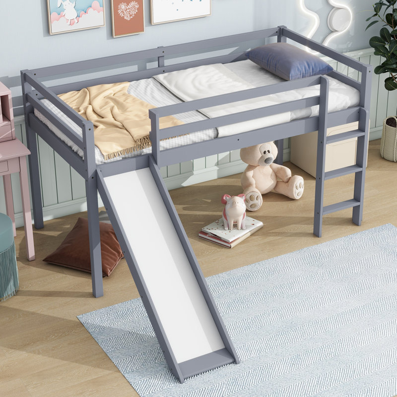 Lit mezzanine simple bas avec glissière et échelle, garde-corps de sécurité, lit en bois d'hévéa - peu encombrant, conception durable et robuste
