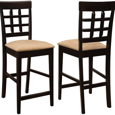 De 2 tabourets à hauteur de comptoir en beige et cappuccino - offre une option d'assise décontractée et 2 ajoute une touche d'élégance à votre salle à manger