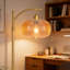 Lampe sur pied moderne en verre avec abat-jour ambre, lampe sur pied à DEL à intensité variable avec télécommande pour le salon et la chambre à coucher