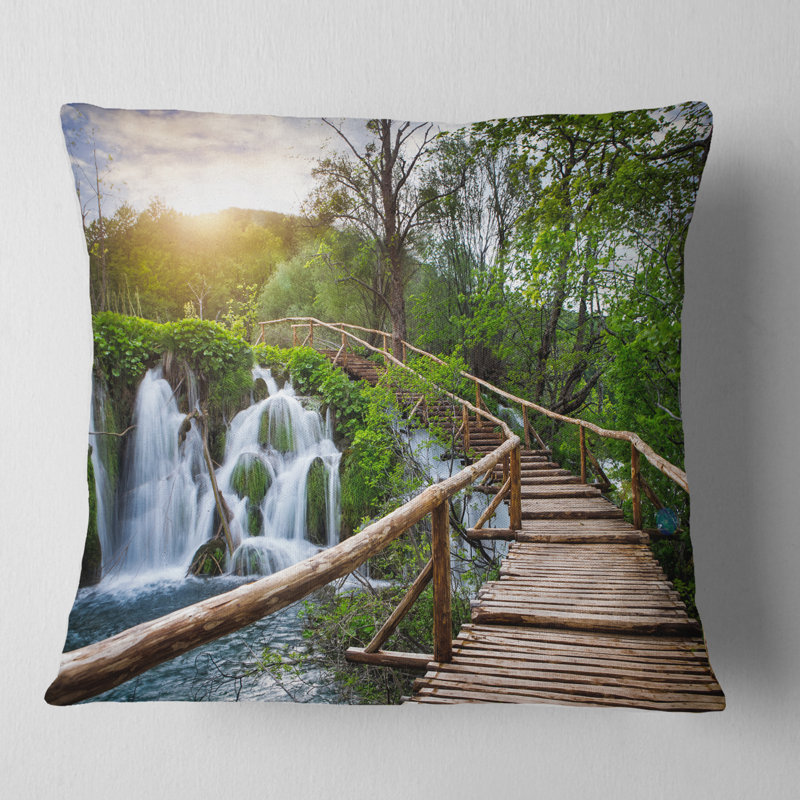 Coussin Designart «Pathway in Plitvice Lakes» Designart