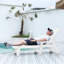 Chaise longue d'extérieur avec texture en bois, chaise longue surdimensionnée avec dossier réglable, roues et porte-gobelet pour la détente au bord de la piscine et sur le patio-276674226
