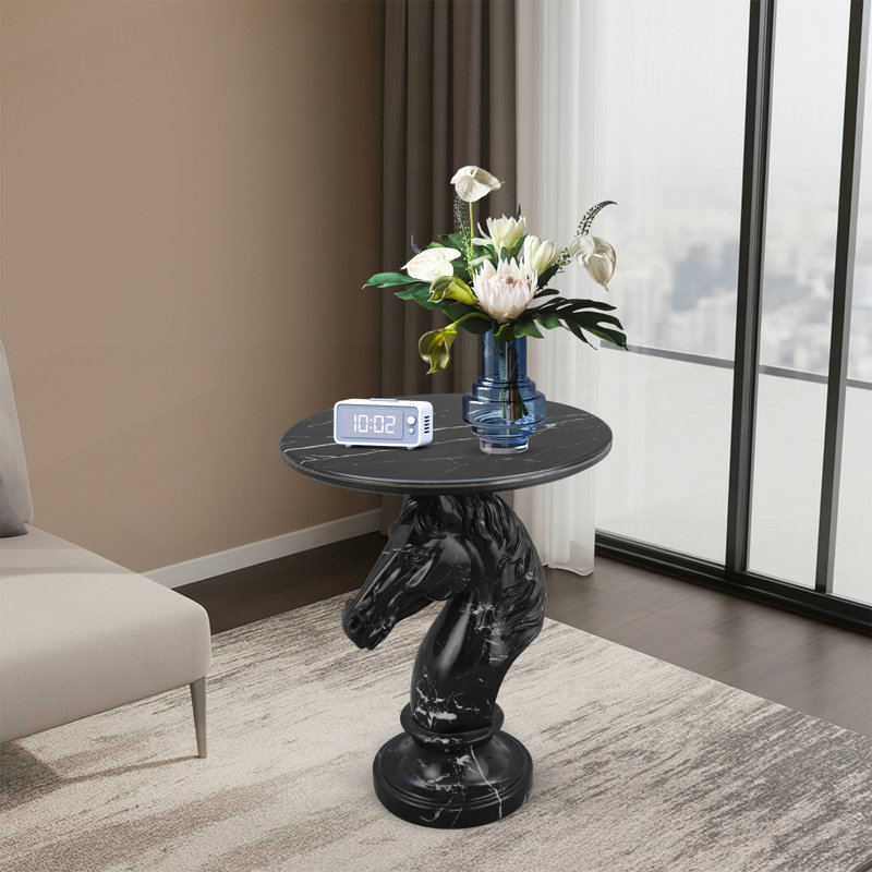 Luxueuse table d'appoint à tête de cheval avec plateau en faux marbre, parfaite pour les intérieurs haut de gamme et les décors somptueux