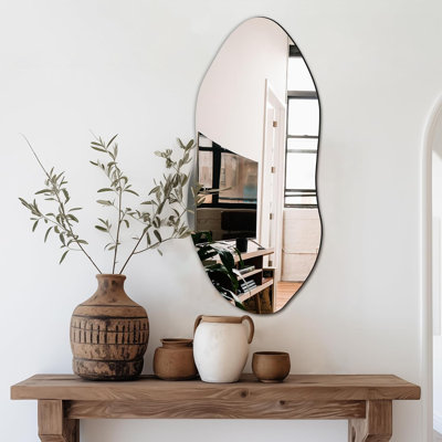 Miroir mural irrégulier, forme ondulée verticale de 32 po x 14 po | Sans cadre, entrée, couloir et salle de bain, bohème moderne, fixation murale