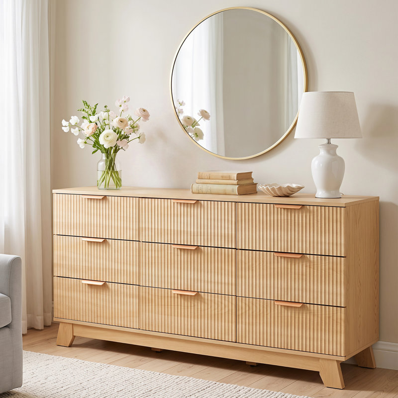 Commode cannelée en bois clair naturel avec miroir rond, Or / bois