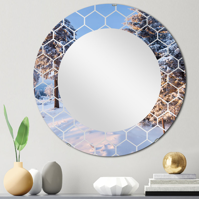 Sunshine Through Snowy Winterlandscape II - Miroir mural chalet et auberge, 24 po x 24 po
