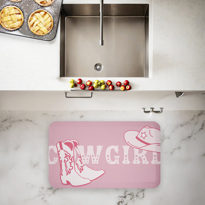 Tapis de sol rose anti-fatigue imprimé Cowboy Dancing, par Corinne Rose Designs, Cow-in rose dansant féminin