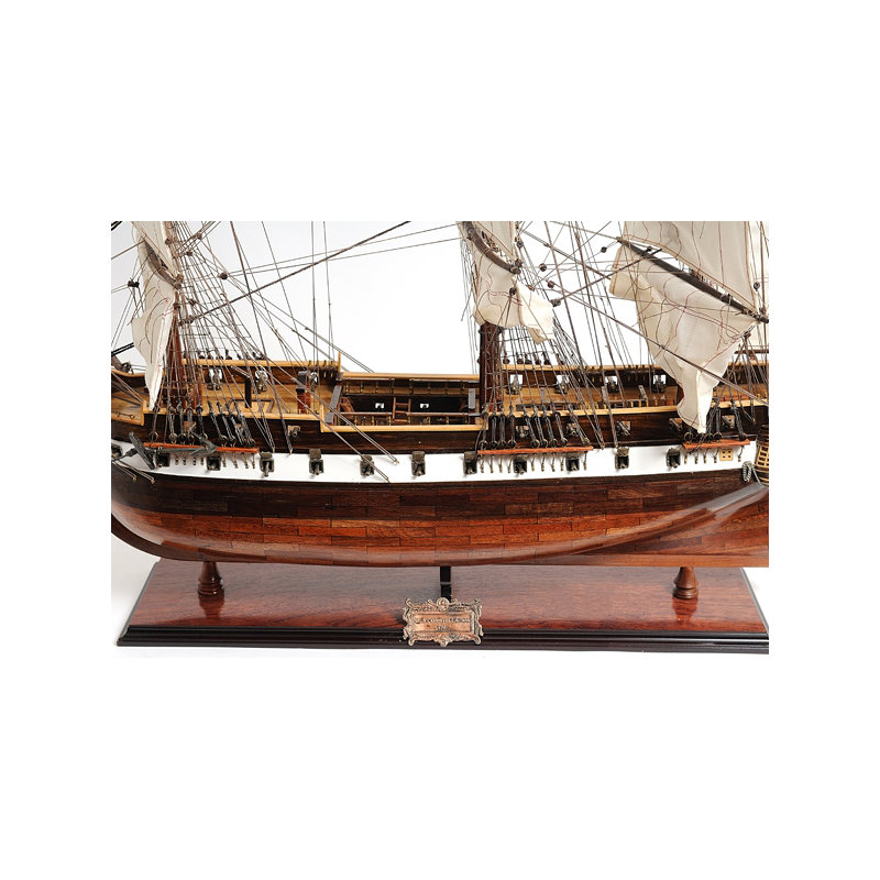 Bateau à modèle constellation uss